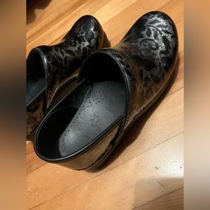 DANSKO black print clogs
